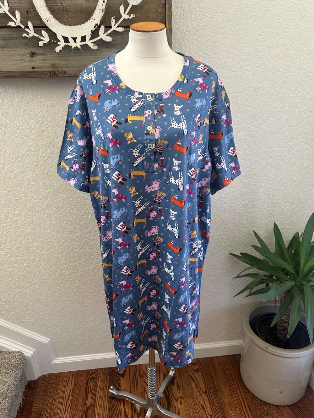 Vera‎ Bradley Blue Novelty Dog Print Nightshirt size Large NWOT